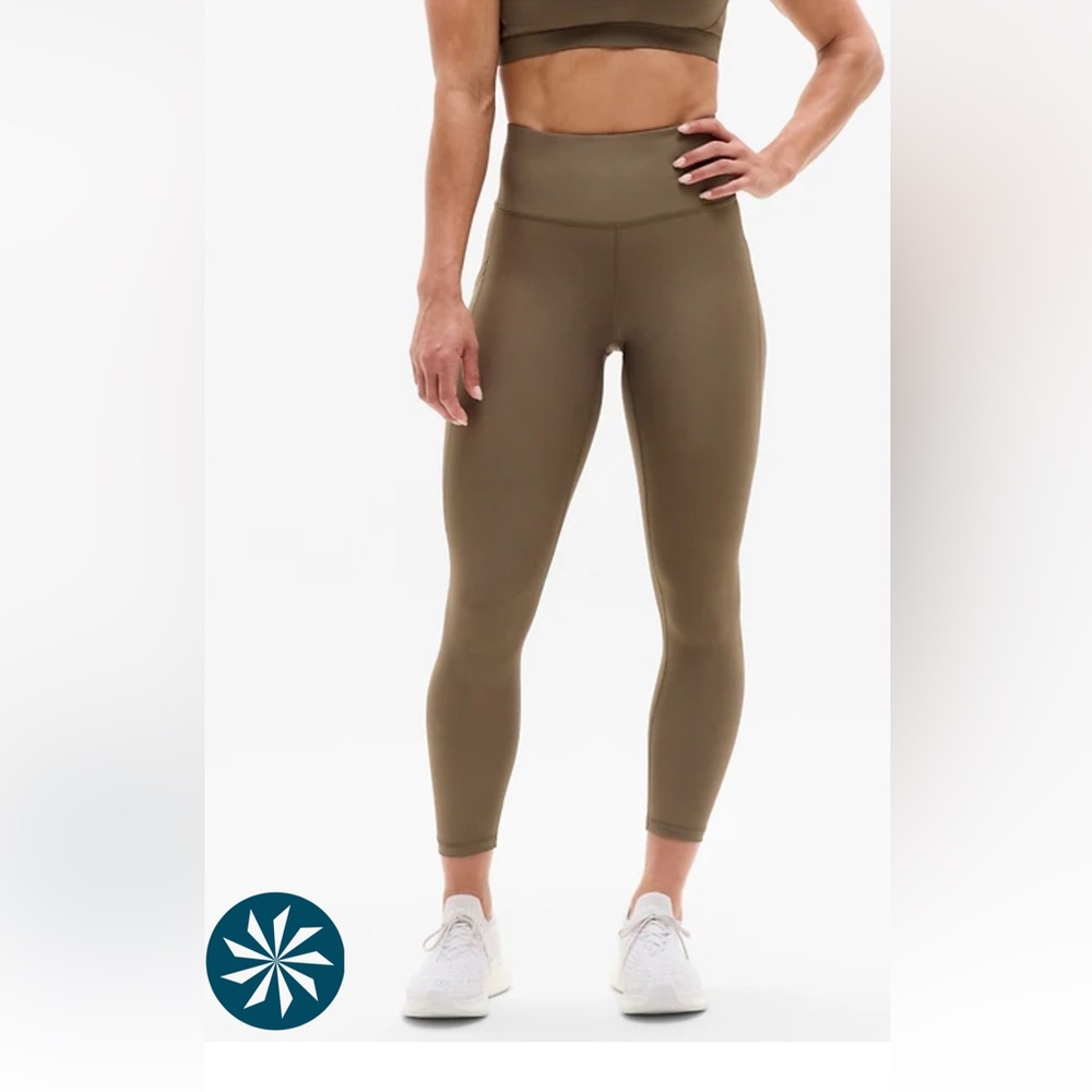 Athleta Interval Stash Ultra High Rise Lasercut 7/8 Legging